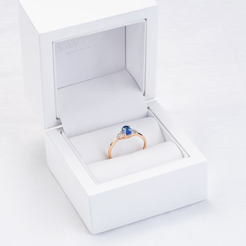 Pierścionek zaręczynowy SAVICKI: złoty, niebieski szafir, diamenty